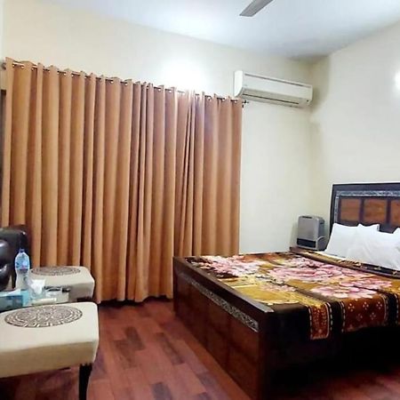 Mulberry Guest House F-10 อิสลามาบัด ภายนอก รูปภาพ
