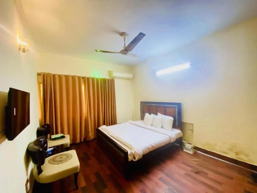 Mulberry Guest House F-10 อิสลามาบัด ภายนอก รูปภาพ