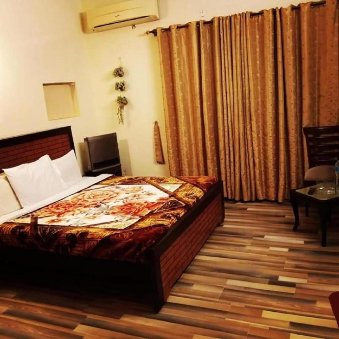 Mulberry Guest House F-10 อิสลามาบัด ภายนอก รูปภาพ