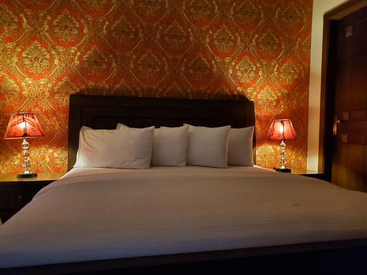Mulberry Guest House F-10 อิสลามาบัด ภายนอก รูปภาพ