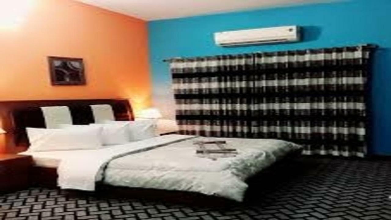 Mulberry Guest House F-10 อิสลามาบัด ภายนอก รูปภาพ